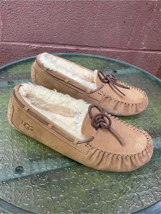 UGG Dakota Suede Shearling moccasin Slippers Size 6 main image 4